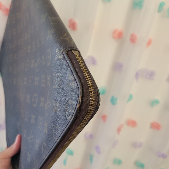 Authentic Louis Vuitton Document/Laptop Holder TH8912 - Picture 11 of 17